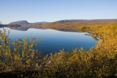 Tyyni Kilpisjärvi ruskan sylissä