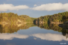 Tyyni järvimaisema Suurlahdelta